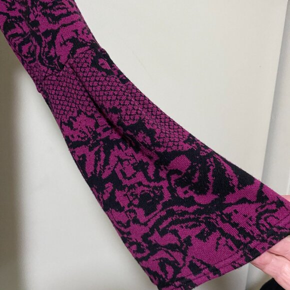 Style & Co. long bell sleeve, magenta sweater w/black flowers, size M - Picture 4 of 9